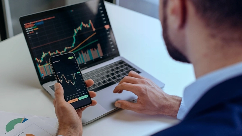 Qex Uro Mavi KI-Handelsdashboard